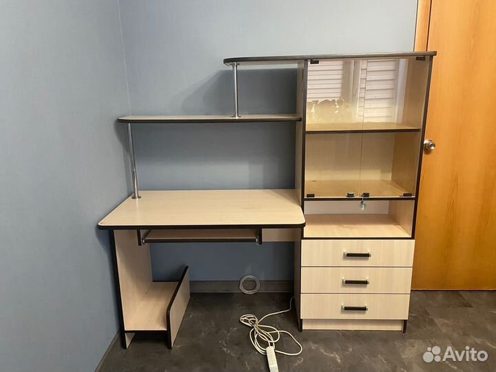Стол компьютерный/письменный