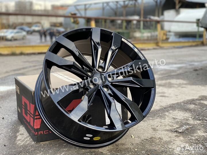 Диски R20 5-112 черный глянец на Tiguan