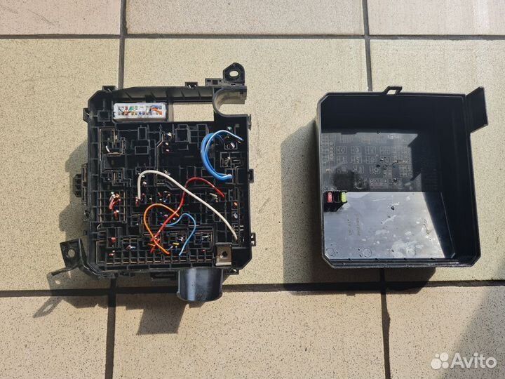 Блок предохранителей Mitsubishi Lancer X