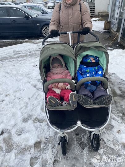 Коляска для двойни bumbleride