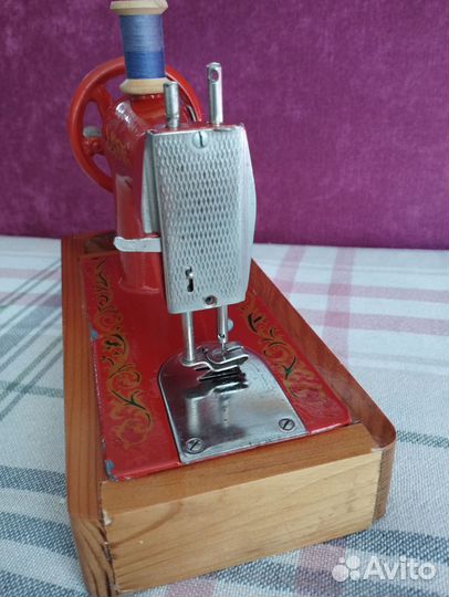 Детская швейная машинка СССР