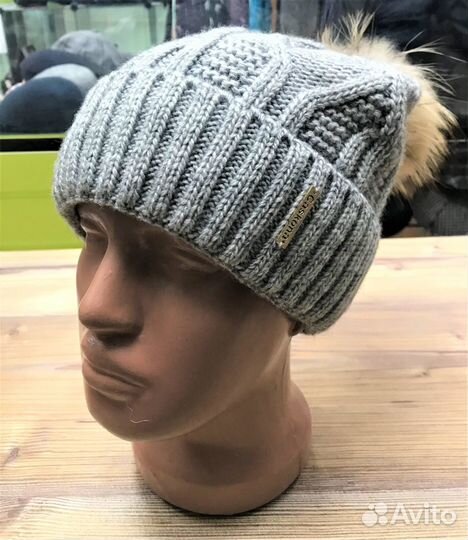 Шапка зимняя вязаная с помпоном