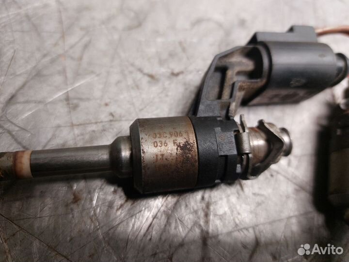 Skoda Octavia A5 Форсунка топливная 1.4