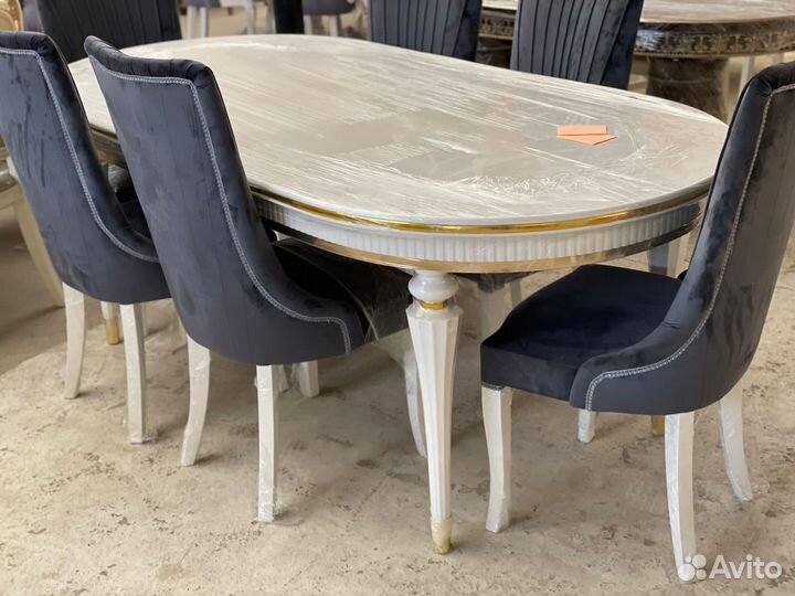 Стол и стулья