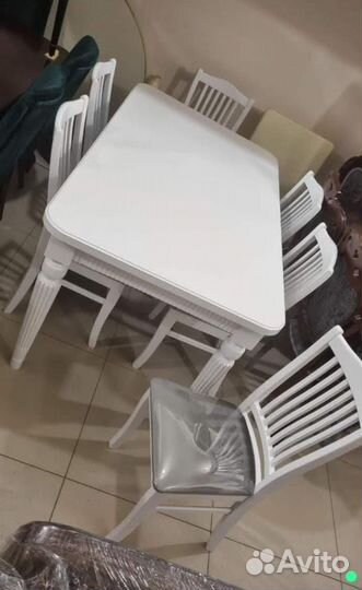 Стол со стульми