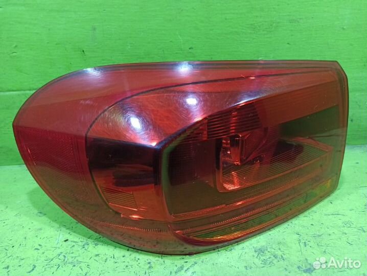 Фонарь задний наружный левый Volkswagen Tiguan