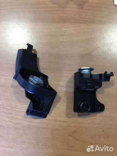 Комплект для крепления фары левой M-Benz E-classe