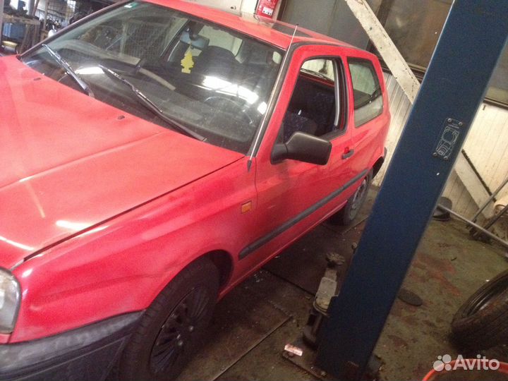 Разбор на запчасти Volkswagen Golf 3