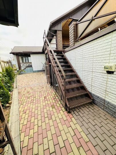 Дом 200 м² на участке 4,4 сот.