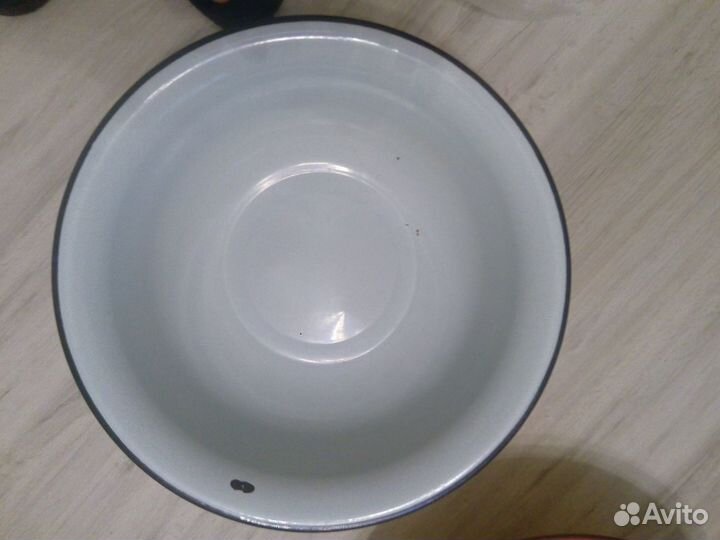 Эмалированные тазики,нов,разного объема,цвет.ссср