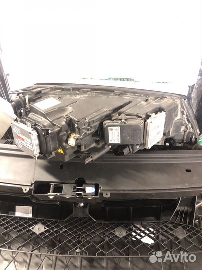 Фара левая Volkswagen Touareg II 7P1941751B