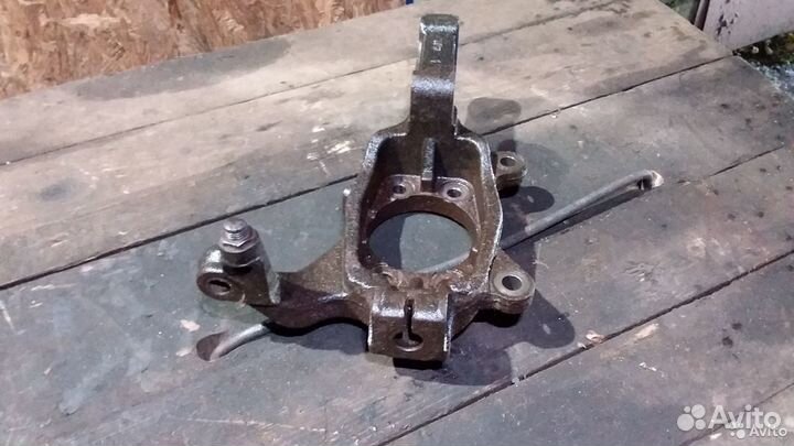 Кулак передний левый Nissan Teana J31 Murano Z50