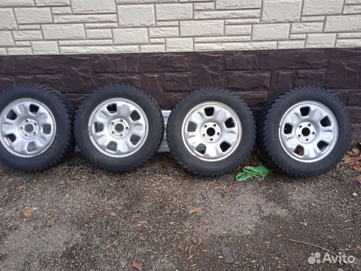 Sava Eskimo Ice 215/65 R16 98U