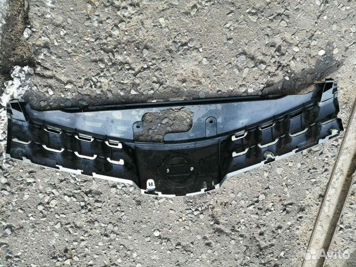 Решетка радиатора Nissan note e11