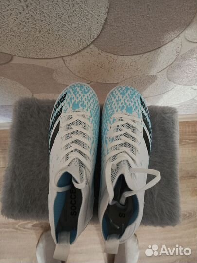 Футбольные кроссовки adidas