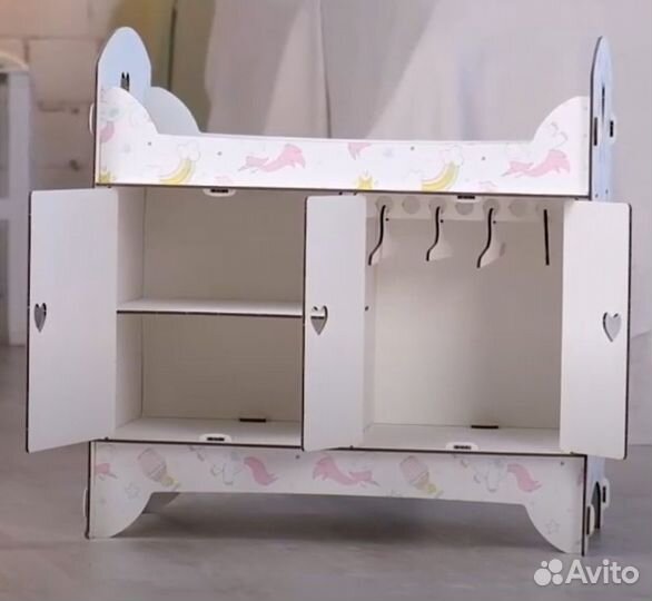 Кукла и кровать