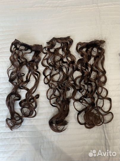 Волосы (пряди) на заколках