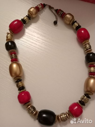 Винтажные яркие бусы в африканском стиле