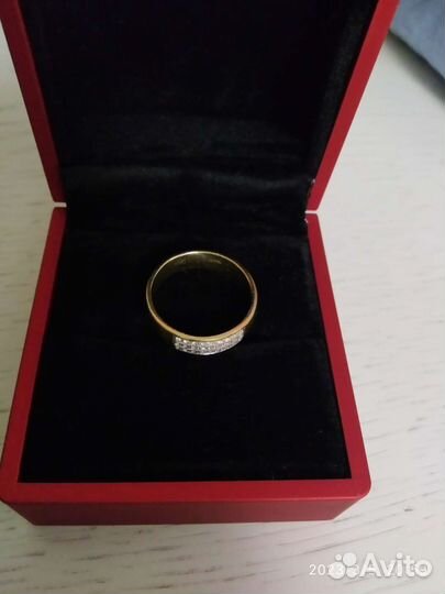Золотое кольцо с бриллиантами дорожка