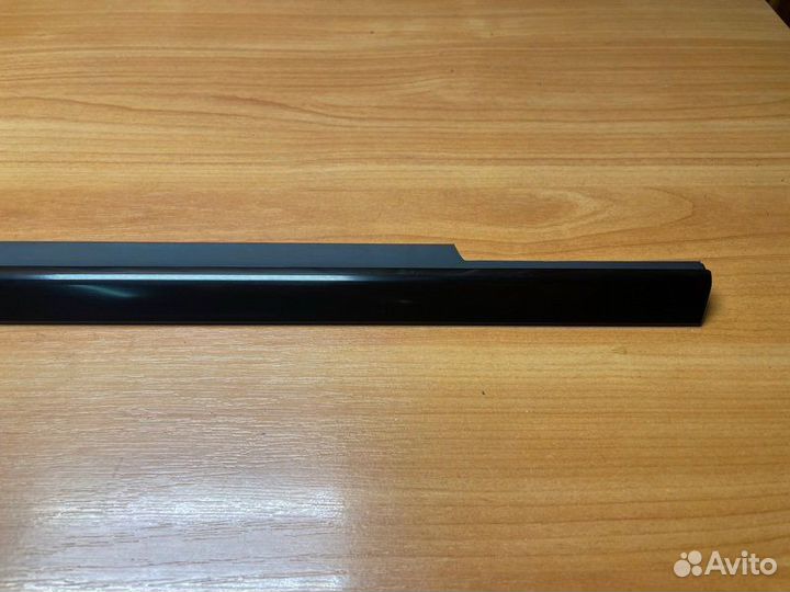 Молдинг двери передний левый Mercedes-Benz