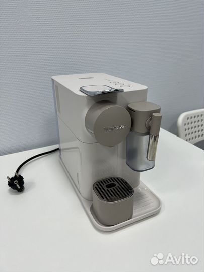 Кофемашина капсульная Nespresso Latissima One бу