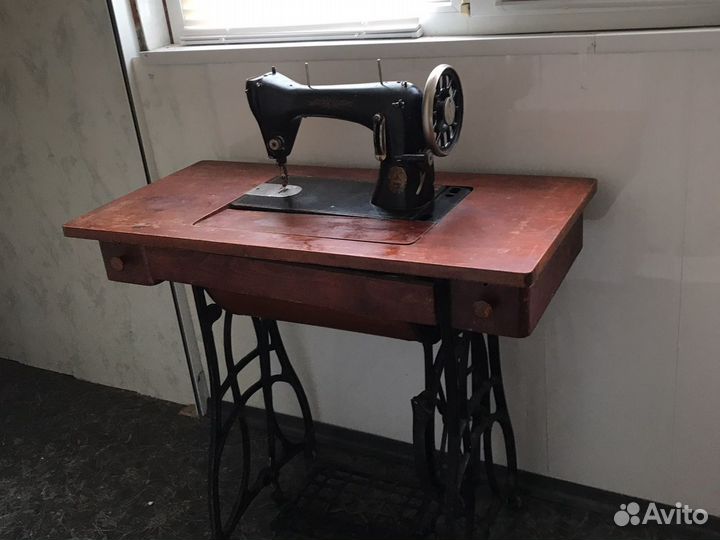 Швейная машинка ретро
