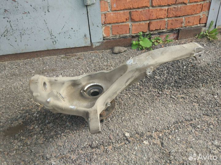 Кулак поворотный передний левый Land Rover