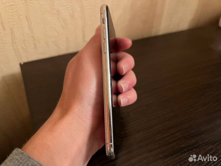 iPhone X, 64 ГБ
