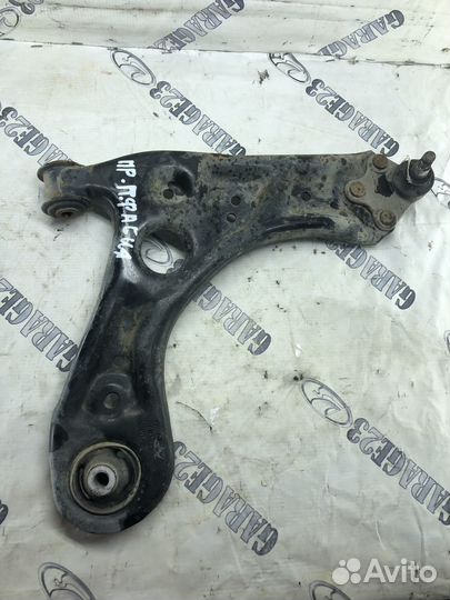 Рычаг подвески передний правый Skoda Fabia