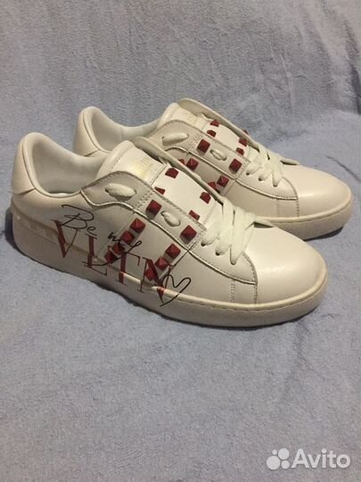 Женские кроссовки valentino