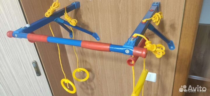 Турник настенный детский