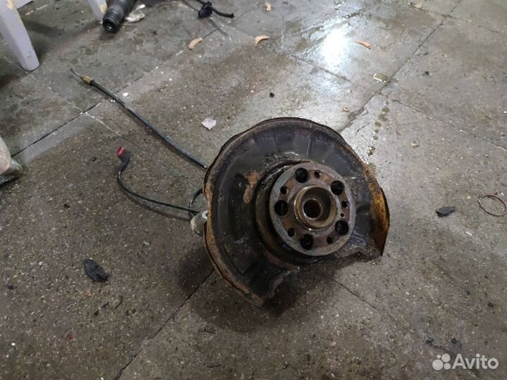 Кулак задний левый Mercedes-Benz C-Класс W204/S204