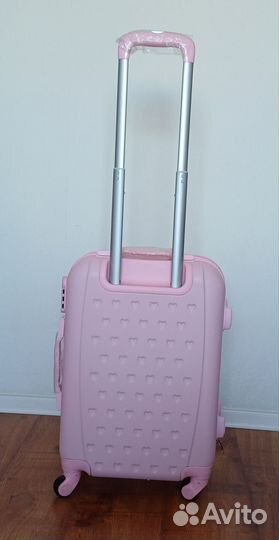 Чемодан розовый