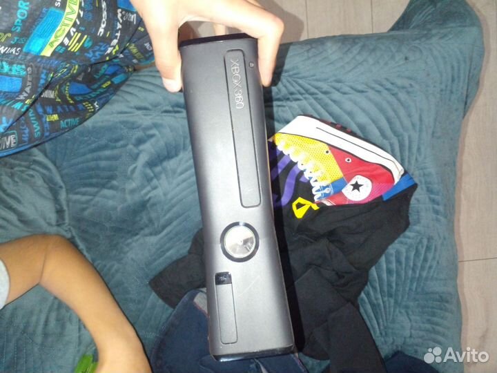 Отдам xbox360 с 12 И 2 джостиками