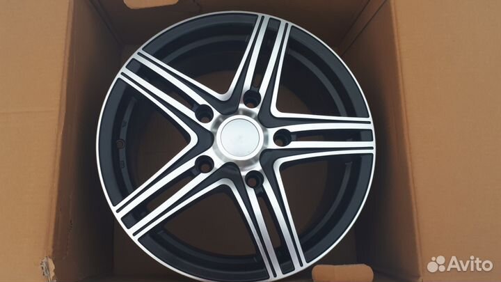 Новые Akina 8х17 PCD 5x150 DIA 110 ET60