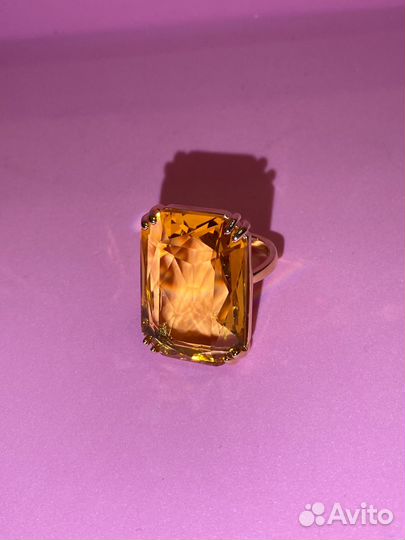 Кольцо с крупным камнем