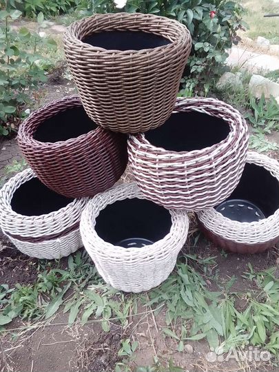 Кашпо из искусственного ротанга
