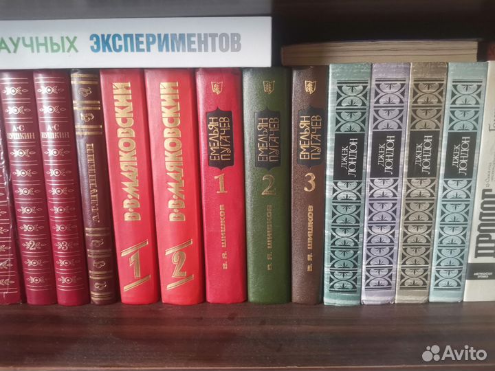 Книги в ассортименте