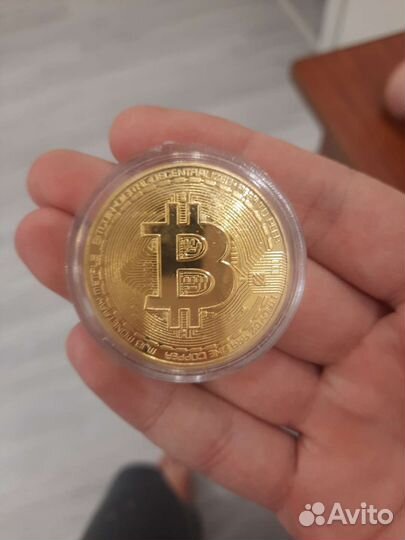 Сувенирная монета Bitcoin