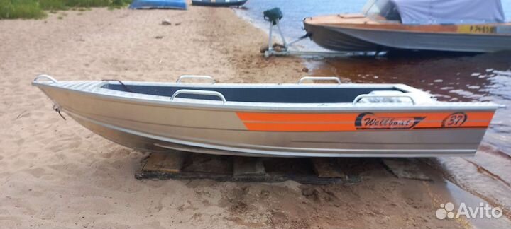 Вельбот 37
