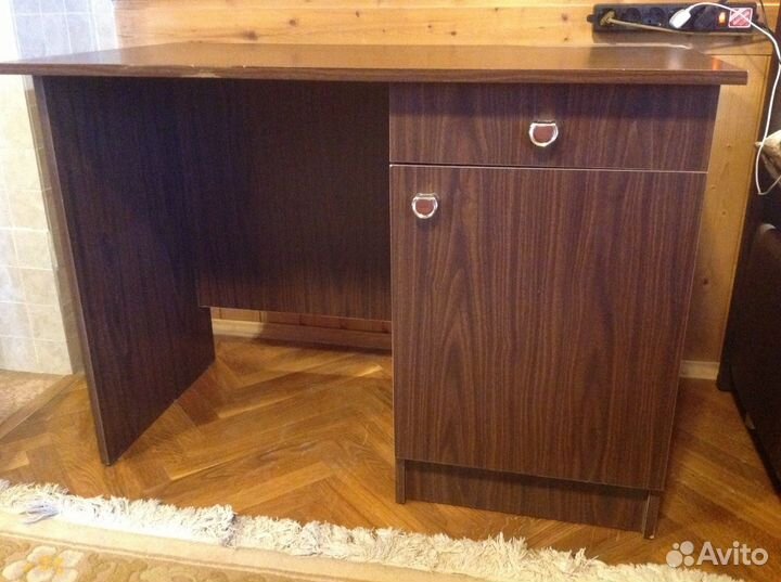 Стол письменный