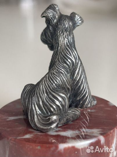 Серебряный сувенир Собака на подставке из яшмы