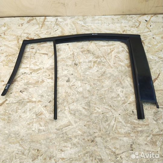 Уплотнитель стекла двери задний правый Volkswagen