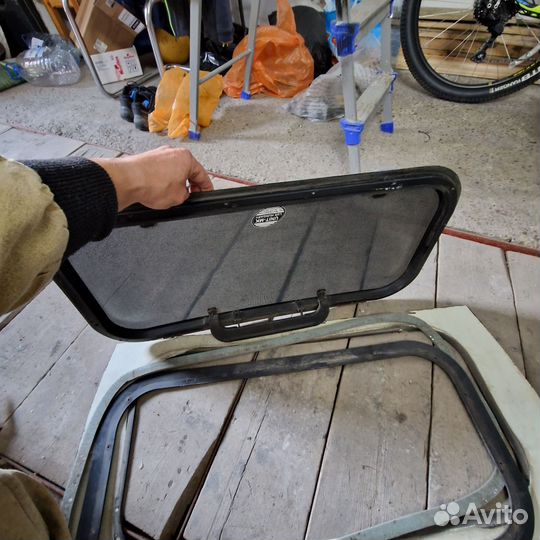 Люк на крышу универсальный