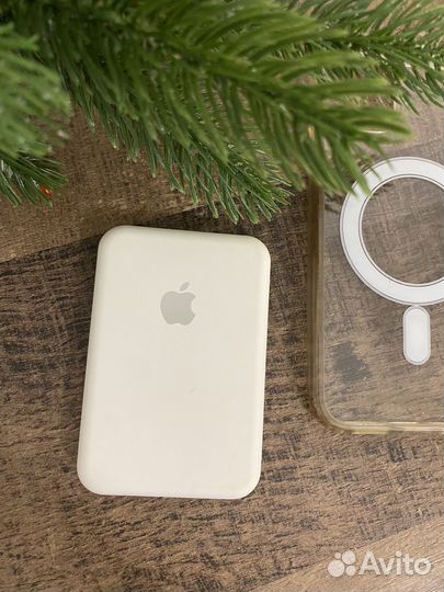 Повербанк apple