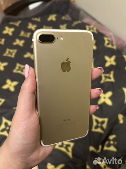 Телефон iPhone 7 plus