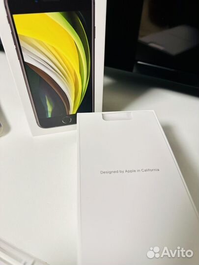 iPhone SE, 64 ГБ