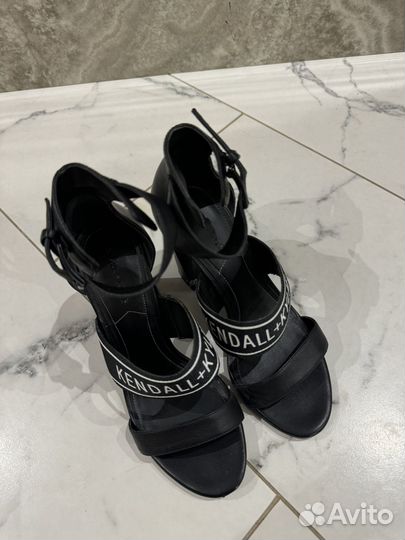 Босоножки женские