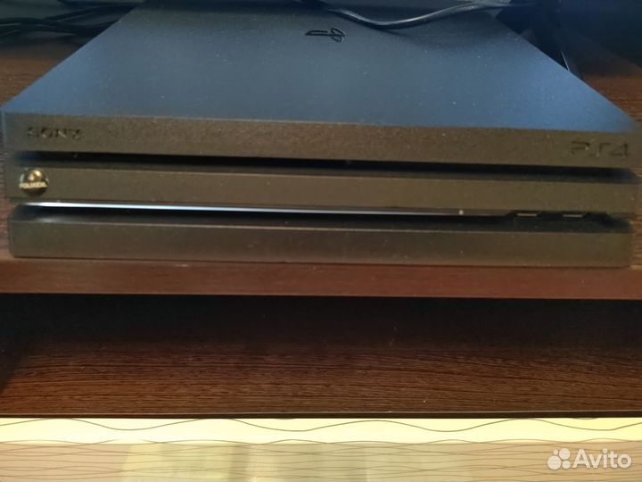 Игровая приставка ps4 pro