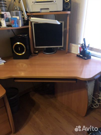 Продаю компьютерный стол